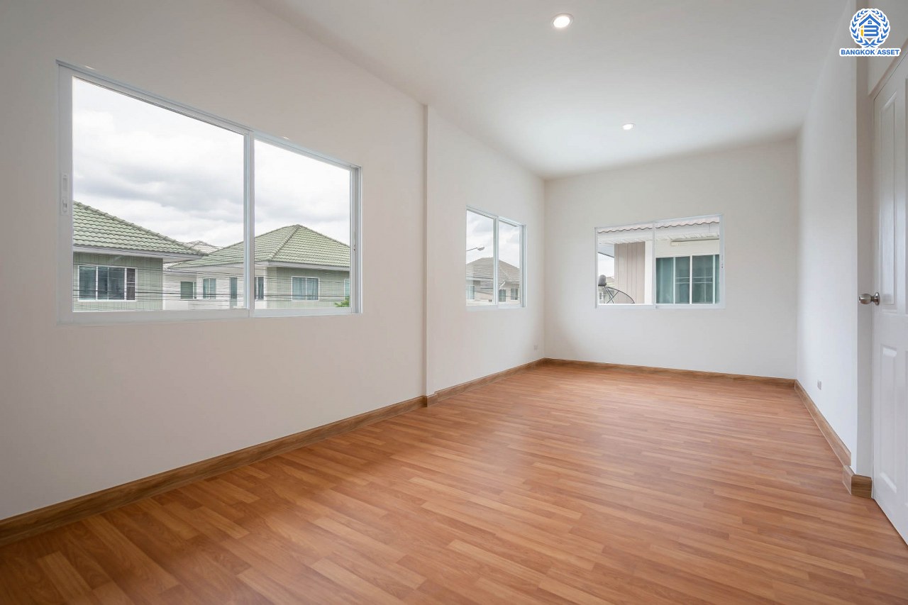 บ้านมือสองตกแต่งใหม่ ม.เดอะวิลล่า ราชพฤกษ์-ท่าอิฐ แบรนด์ Property Perfect เดินทางสะดวก เนื้อที่ 35.8 ตร.ว. ฟังก์ชัน 3 ห้องนอน 2 ห้องน้ำ จอดรถได้ 2 คัน บนทำเลเชื่อมต่อทั้ง ถ.รัตนาธิเบศร์ และถ.ราชพฤกษ์ และเพียง 10 นาทีถึงรถไฟฟ้า "สถานีบางรักน้อยท่าอิฐ"